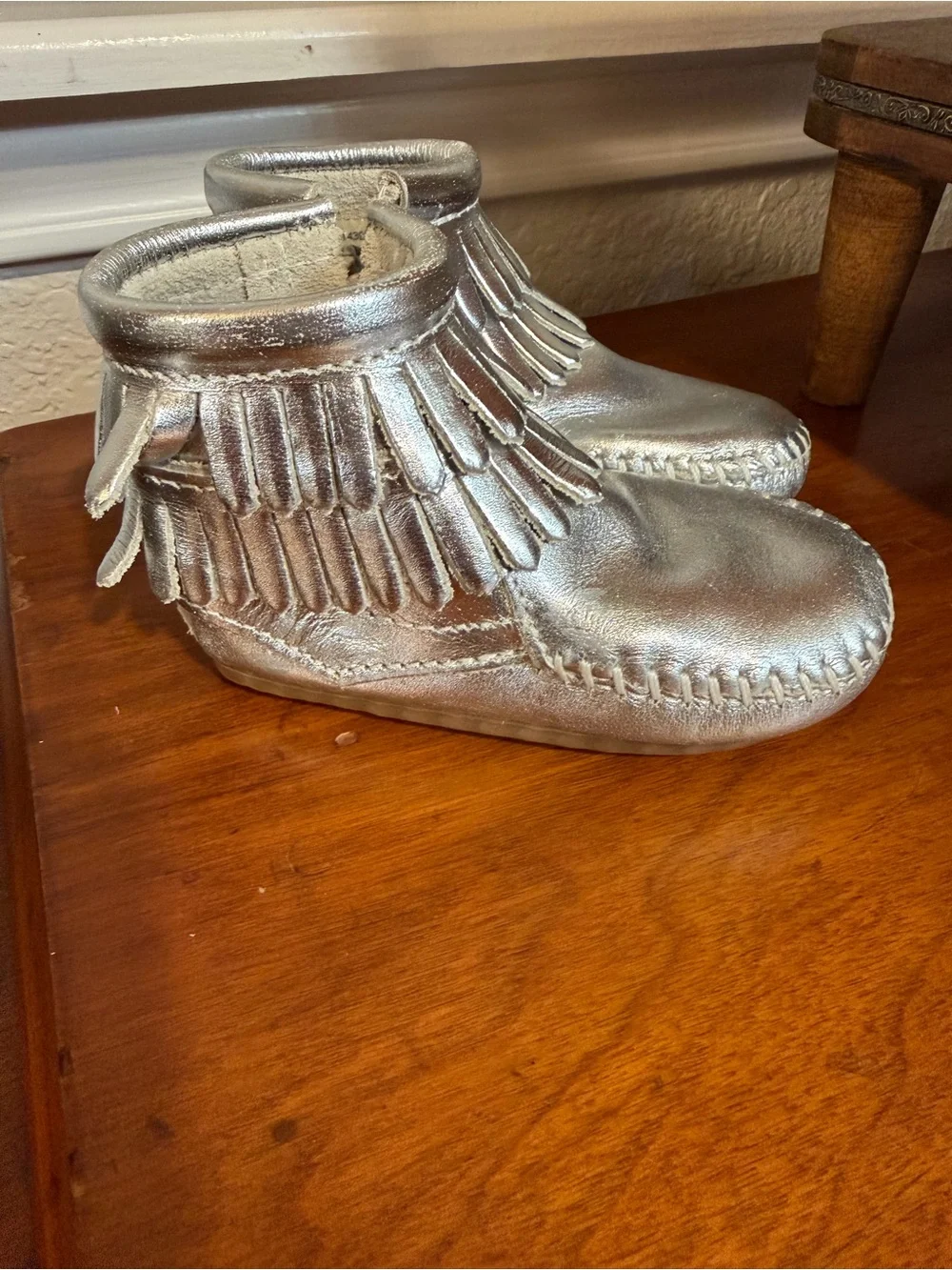 Minnetonka Metallic Silver Double Fringe Moccasin Boots Kids Size 4